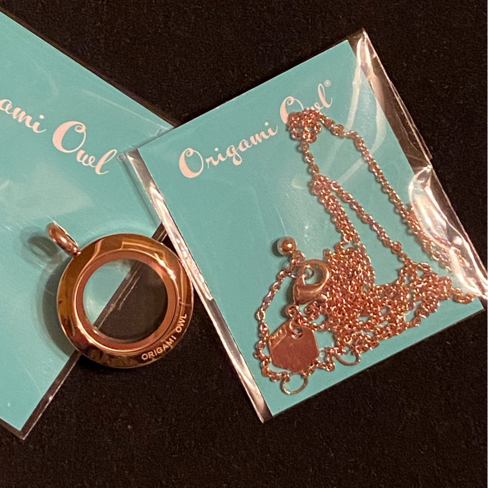 Origami Owl rose gold pendant & chain